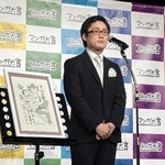 　「マンガ大賞２０２６」の授賞式で、児島青さんの代わりに登壇した担当編集者の浅井康平さん＝２６日、東京都港区