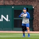 　守備練習するカブス・鈴木＝シカゴ（共同）