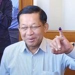 　２０２５年１２月、ミャンマーの首都ネピドーで総選挙の投票を終えたミンアウンフライン国軍総司令官（共同）