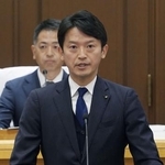　２５日、兵庫県議会の定例会本会議で発言する斎藤元彦知事
