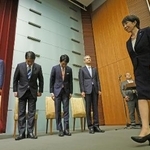 　衆院解散を表明する記者会見に臨む高市首相＝１月、首相官邸