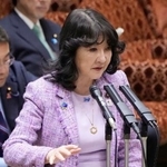 　参院予算委で答弁する片山財務相＝２７日午後