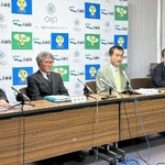 　神奈川県大磯町立小のいじめ事案を巡り、同町が開いた記者会見＝２７日午後