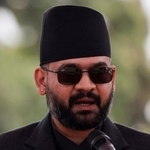 　就任宣誓するバレンドラ・シャハ氏＝２７日、ネパール・カトマンズ（ロイター＝共同）