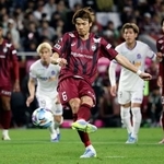 　神戸-広島　後半、同点のＰＫを決める神戸・扇原＝ノエスタ