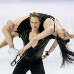 　世界フィギュアのアイスダンス、リズムダンスで演技するアリソン・リード、サウリウス・アンブルレビチウス組＝２７日、プラハ（ＡＰ＝共同）