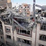 　イラン・テヘランで、攻撃を受け破壊された建物。米イスラエルによる先制攻撃から２８日で１カ月となる＝２７日（ＡＰ＝共同）