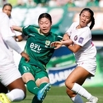 　日テレ東京Ｖ-スタリオン・ラグナ　前半、先制ゴールを決める日テレ東京Ｖ・樋渡（左）＝味スタ