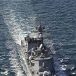 　２０２０年２月、中東へ向け神奈川県の海上自衛隊横須賀基地を出港した護衛艦「たかなみ」