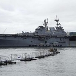 　米海軍の強襲揚陸艦「トリポリ」＝２０２５年６月、長崎県・佐世保港