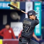 　１回オリックス無死満塁、中川が中前に適時打を放つ＝京セラドーム