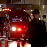 　女性が殺害された商業施設「サンシャインシティ」の出入り口付近＝２６日夜、東京・池袋