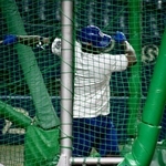 　打撃練習をする中日・サノー＝バンテリンドーム