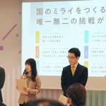 　メッセージを策定した国家公務員でつくる省庁横断のチームの職員ら＝３０日午後、東京都港区の人事院