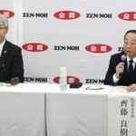 　コメの集荷について話すＪＡ全農の斉藤良樹代表理事専務（右）＝３０日、東京都千代田区