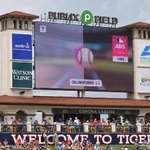 　オープン戦で球場のモニターに表示されたストライク、ボールの機械判定の様子＝１６日、レークランド（ゲッティ＝共同）