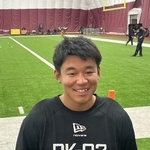 　取材に応じるハワイ大のキッカー松澤寛政＝米バージニア州アッシュバーン（共同）