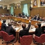 　所得税法の一部を改正する法律案を可決した参院財政金融委＝３１日午前