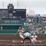 　甲子園球場で始まった第９８回選抜高校野球大会決勝の智弁学園-大阪桐蔭戦