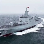 　訓練する中国軍の新型ミサイル駆逐艦「安慶」（中国国営中央テレビの「微信（ウィーチャット）」公式アカウントから・共同）