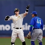 　１回、先制二塁打を放ちポーズをとる阪神・佐藤（左）＝京セラドーム