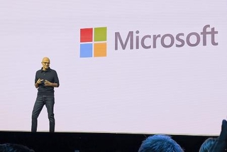 　米シカゴでのイベントで講演するマイクロソフトのサティア・ナデラＣＥＯ＝２０２４年（共同）