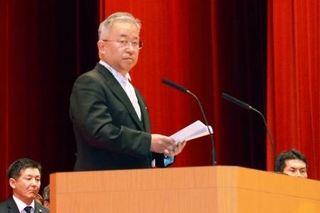 　防衛大学校の入校式であいさつする吉田圭秀校長＝５日午前、神奈川県横須賀市