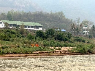 　日本人の男が拘束されているとされる留置施設＝４月上旬、ラオス・ルアンプラバン（共同）