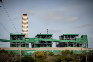 　イタリア南部ブリンディジ近郊にある石炭火力発電所＝２０２３年３月（ゲッティ＝共同）