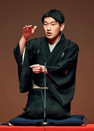 　「公推協杯　全国若手落語家選手権」の第２回予選に参加した柳家小ふねさん＝１０日夜、東京都品川区