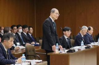 　会議であいさつする大阪メトロの河井英明社長＝１４日午後、大阪市役所