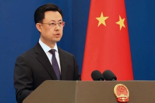 　記者会見する中国外務省の郭嘉昆副報道局長＝１５日、北京（共同）