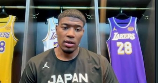 　オンライン取材に応じるＮＢＡレーカーズの八村（共同）