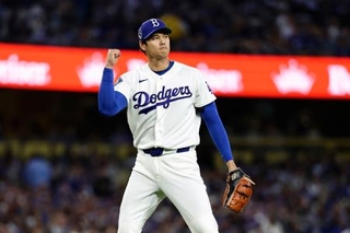 　メッツ戦の２回を投げ終え、ガッツポーズするドジャース・大谷＝ロサンゼルス（共同）