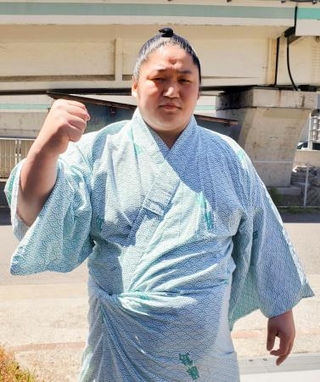 　大相撲春巡業に合流した藤青雲＝１６日、横浜市
