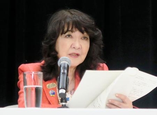 　Ｇ２０財務相・中央銀行総裁会議後、記者会見する片山財務相＝１６日、米ワシントン（共同）