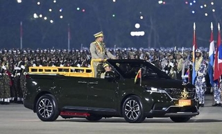 　３月、ミャンマーの首都ネピドーで開かれた国軍記念日の式典に出席した軍事政権トップのミンアウンフライン国軍総司令官（当時）
