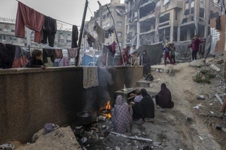 　イスラエルの攻撃で破壊されたガザの街並み＝１４日（ゲッティ＝共同）