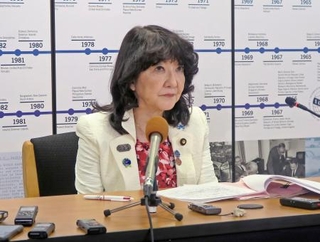 　Ｇ７財務相会合を終え、記者会見する片山財務相＝１７日、ワシントン（共同）