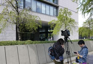 　刃物を所持していたとされる男が逮捕された参院議員会館＝２０日午前１１時９分、東京・永田町