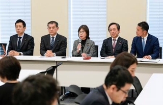 　国会内で開かれた再審制度を見直す刑事訴訟法改正案に関する記者会見＝２１日午後