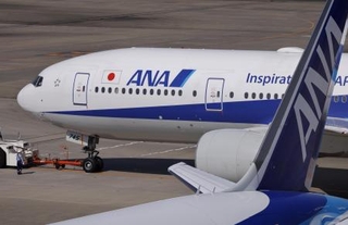 　全日本空輸の航空機＝１２日、羽田空港