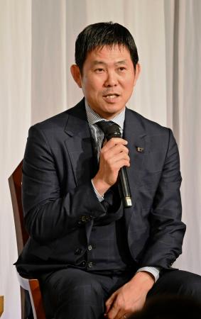 　「広島からエールを送る会」で話すサッカー日本代表の森保一監督＝２３日、広島市