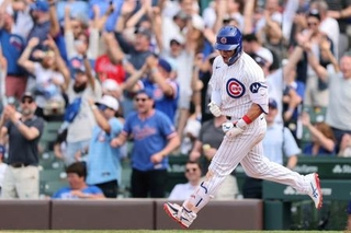 　フィリーズ戦の８回、３試合連続本塁打となる３号ソロを放ったカブス・鈴木＝シカゴ（ゲッティ＝共同）