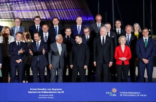 　キプロスで非公式会議を開いた欧州連合（ＥＵ）の首脳ら＝２３日（ロイター＝共同）