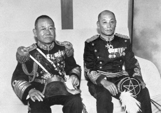 　二・二六事件で岡田啓介首相（左）と間違われて殺された松尾伝蔵大佐（撮影年月日不明）