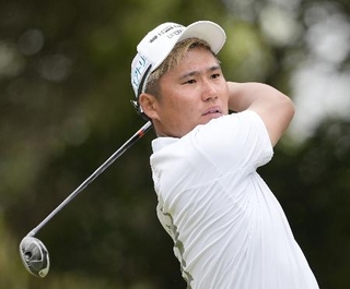 　第２日、通算１３アンダーで首位の長野泰雅＝ＭＺ・ＧＣ