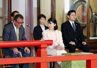 　宮内庁楽部による春季雅楽演奏会に臨まれる愛子さま＝２５日午後、皇居（代表撮影）