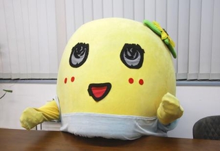　取材に応じるふなっしー