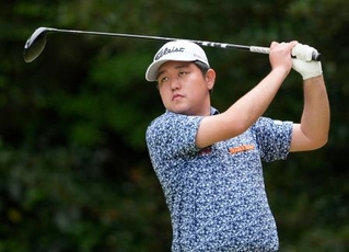 　プレーオフの末に優勝した米沢蓮＝ＭＺ・ＧＣ